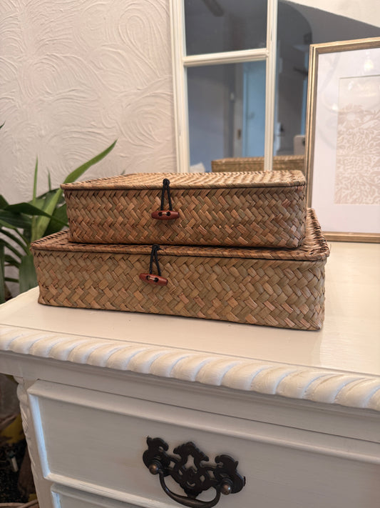 Set of 2 Natural Seagrass Storage Boxes with Lids – Rectangular Wicker Baskets for Shelf Organization, Stackable Design (Large + Small)